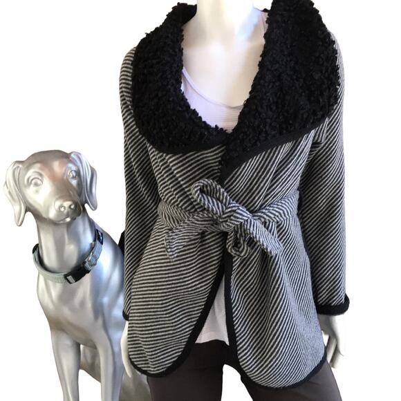 Double Zero Black White Sherpa Collar Tie Front Sweater Women's Size Small - Picture 1 of 11